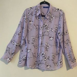 All Business All Day soft violet floral blouse size large button down.